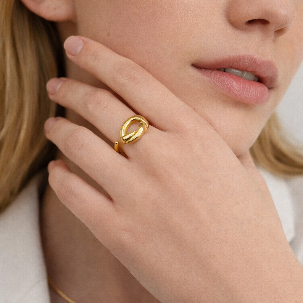Knotted ring