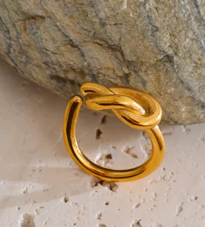 Knotted ring